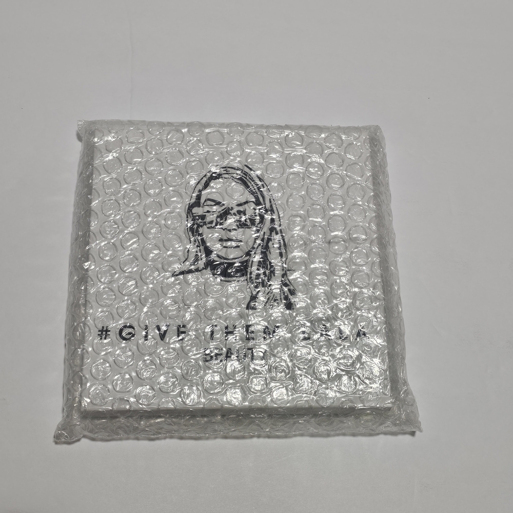 NEW Give them LaLa Beauty: The Grown Woman Eyeshadow Palette - Picture 6 of 6
